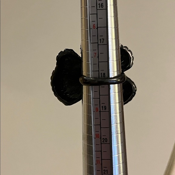 Vintage | Elegant Floral Cocktail Ring!! - Picture 8 of 8